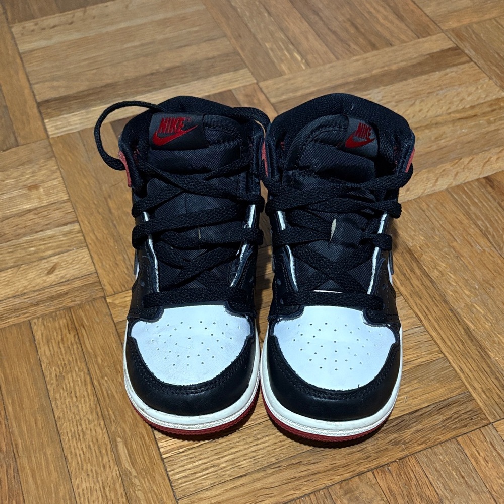 Nike Sneakers ❤️🖤🤍